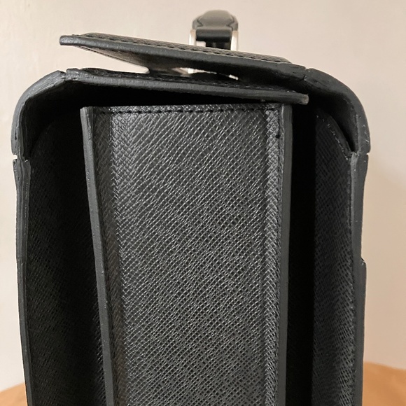 VINTAGE LOUIS VUITTON BLACK TAÏGA LEATHER PILOT BRIEFCASE - Picture 10 of 16